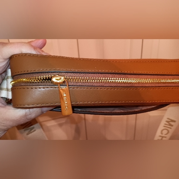 Michael Kors Crossbody Bag - Picture 11 of 16